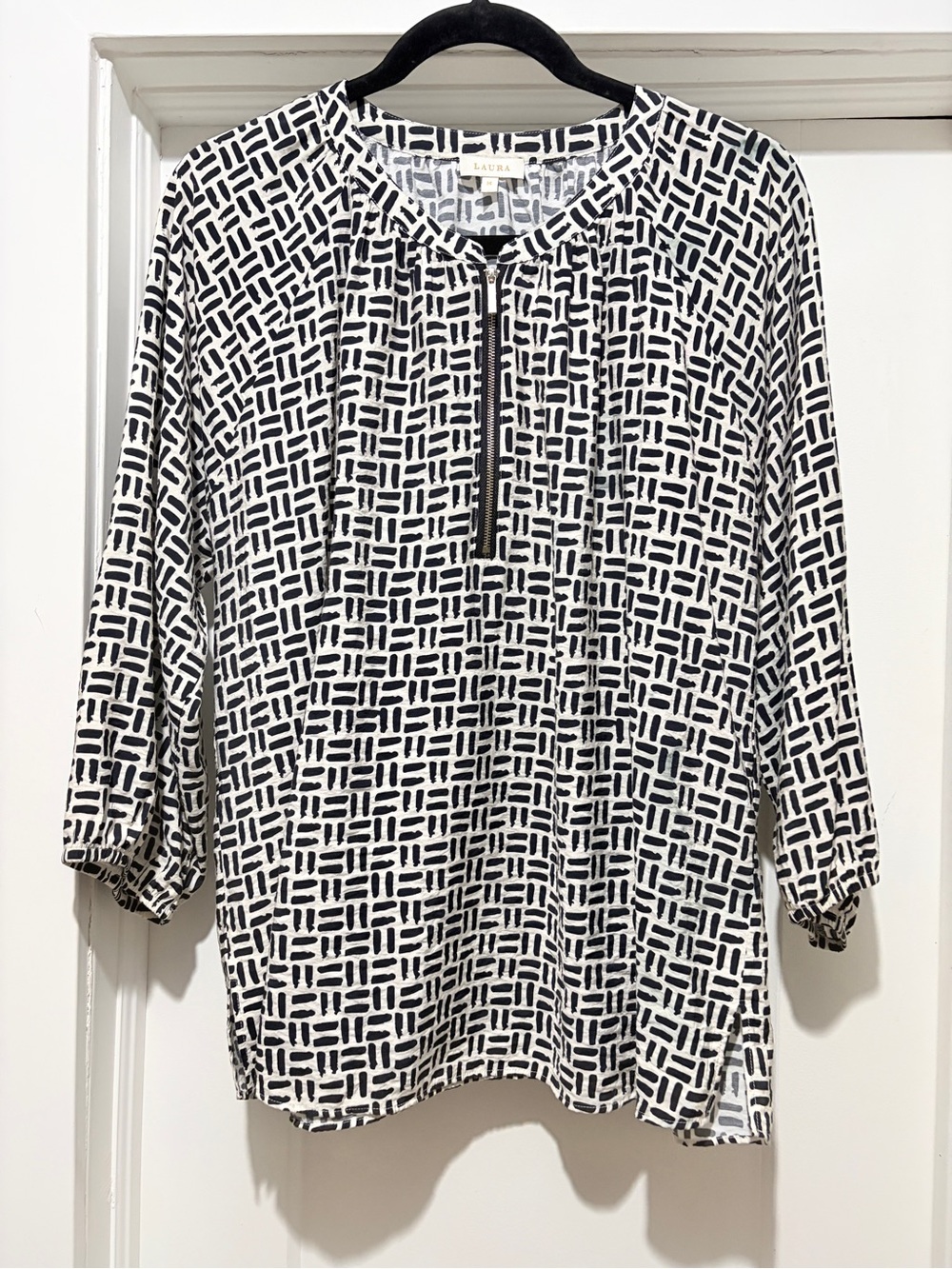 Casual Black & White Geometric Pullover Blouse